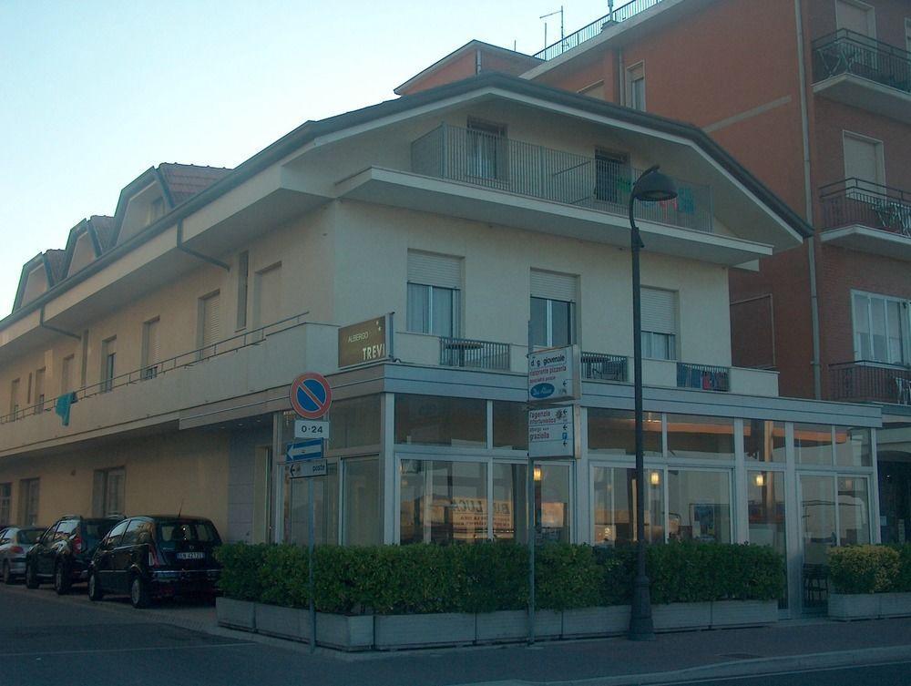 Hotel Trevi เชเซนาติโก ภายนอก รูปภาพ