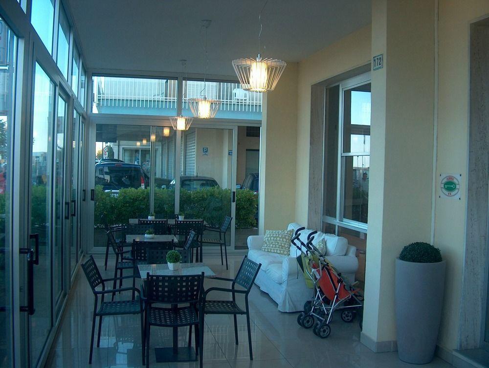 Hotel Trevi เชเซนาติโก ภายนอก รูปภาพ