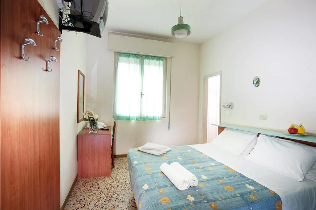 Hotel Trevi เชเซนาติโก ภายนอก รูปภาพ